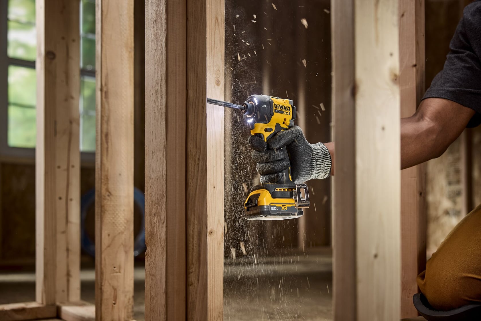 20V MAX* XR® Brushless Cordless 1/4 in. Quiet Hydraulic Impact Driver